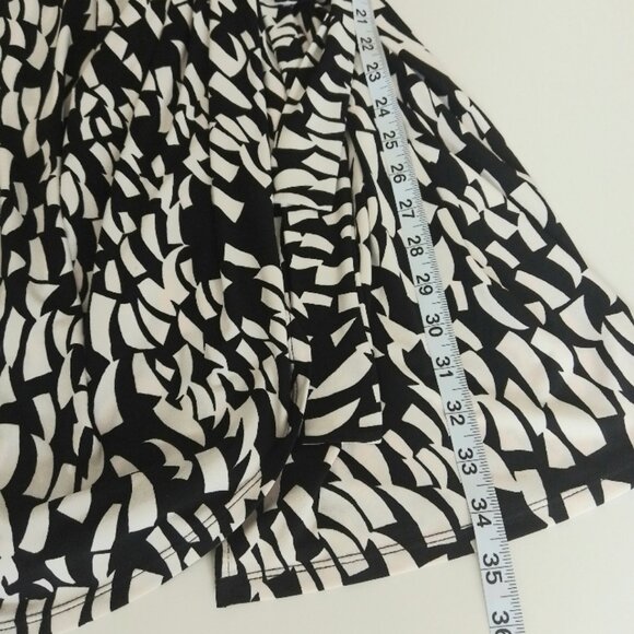!NEW! MAGGY LONDON Wrap Dress Black and White Print Elegant and Versatil - Picture 4 of 7
